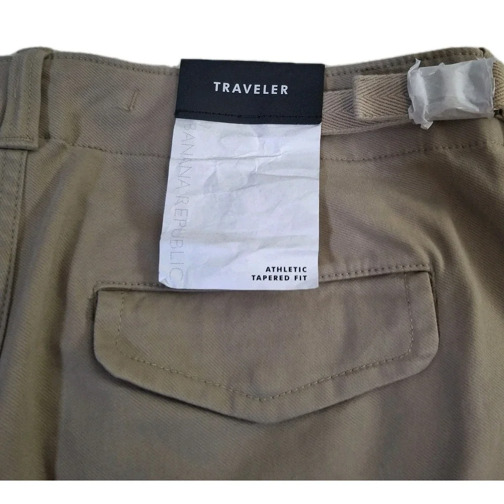 Banana Republic Traveler Cargo Pants Mens‎ 35x30 Beige Athletic Tapered Fit NWT